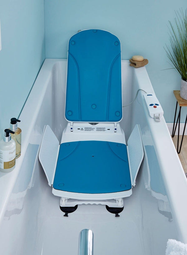 Heben Bath Lift with AquaShield Technology in use