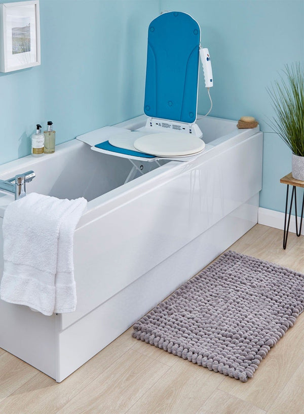 Heben Bath Lift with AquaShield Technology in use