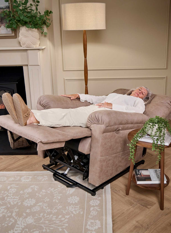 MaxiComfort Relaxer Dual Motor with Heat & Massage in use