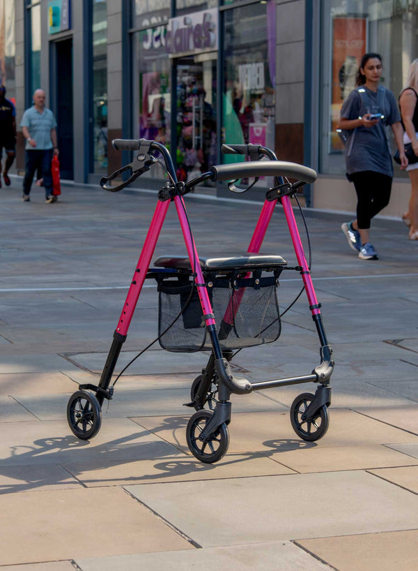 Endeavour 2.0 Rollator in use
