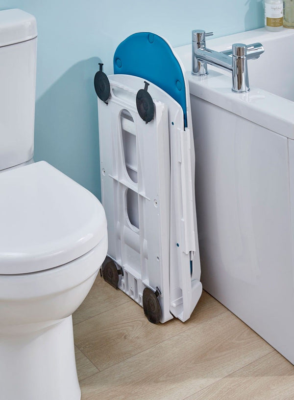 Heben Bath Lift with AquaShield Technology in use