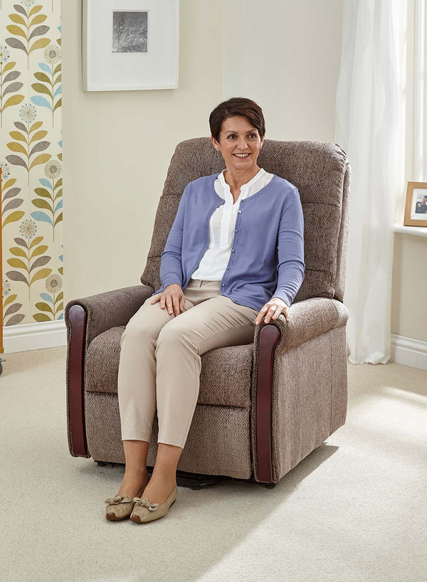 MaxiComfort Classic Riser Recliner in use