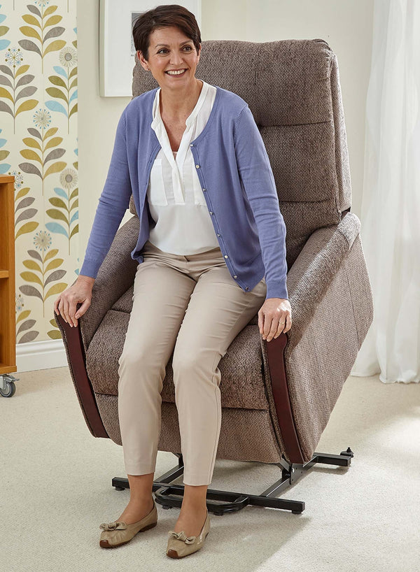 MaxiComfort Classic Riser Recliner in use