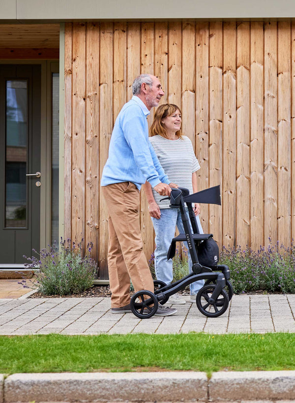 iCONNECT Cascade Rollator in use