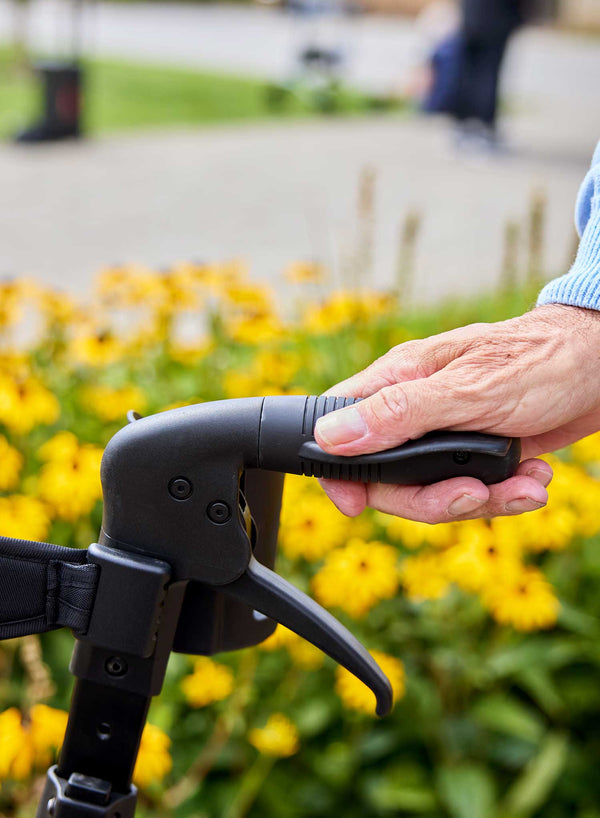 iCONNECT Cascade Rollator in use
