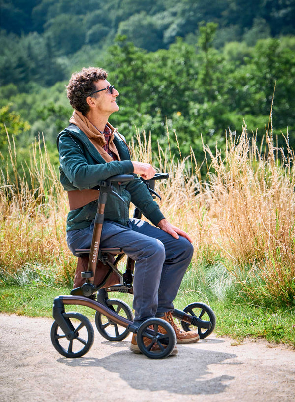 iCONNECT Cascade Rollator in use