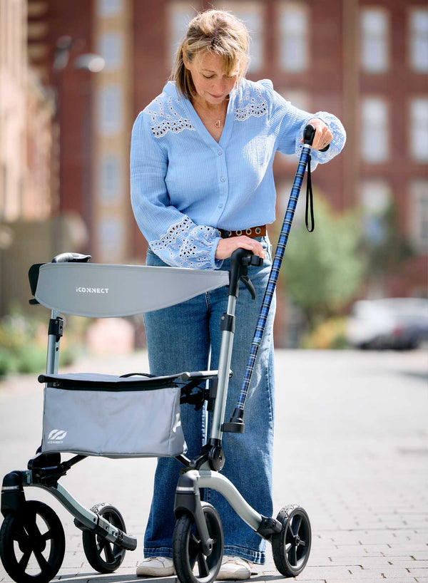 iCONNECT Cascade Rollator in use