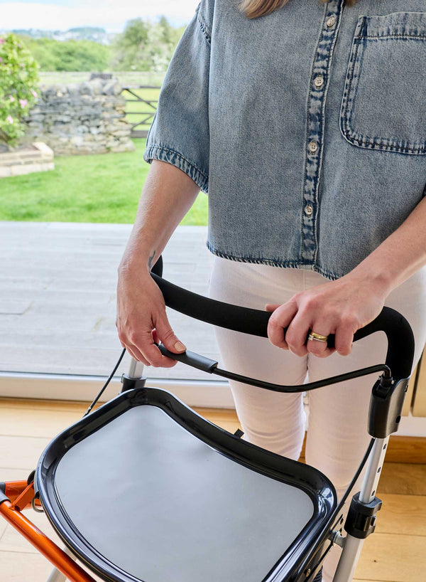 Tuni Tesara Rollator in use