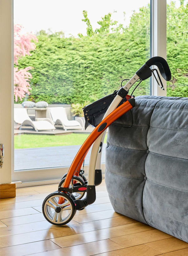 Tuni Tesara Rollator in use