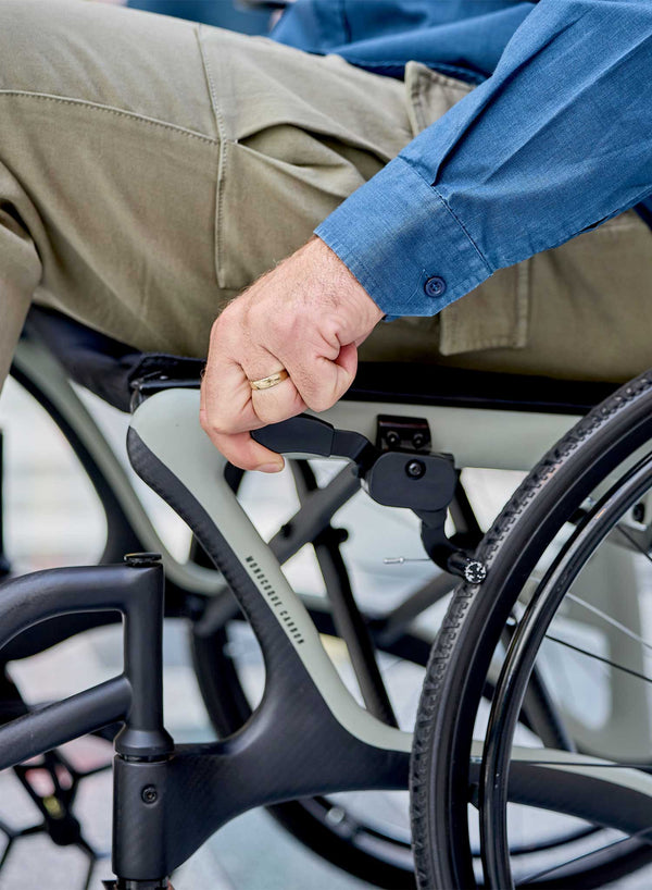 iConnect Zen Carbon Self Propelled Wheelchair in use